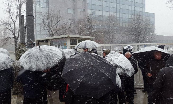 PROTESTË PARA QEVERISË