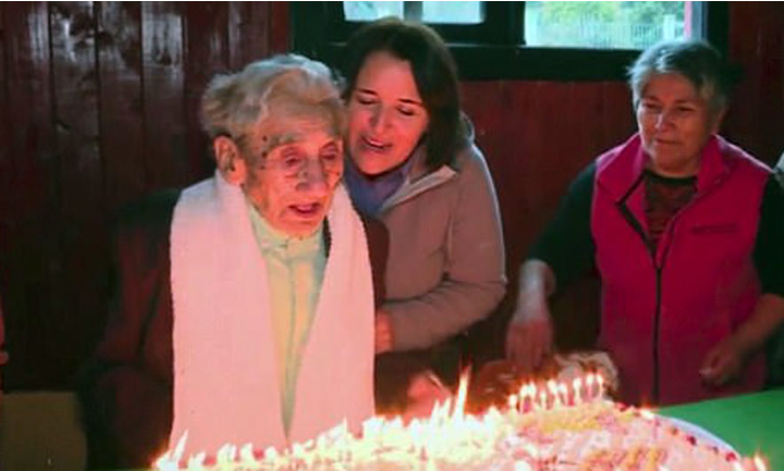 Ndërron jetë njeriu më i vjetër në botë (Foto)