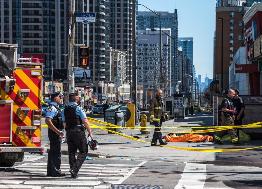 Sulm terrorist me furgon në Toronto, 10 të vrarë dhe 15 të plagosur? (Foto/Video)