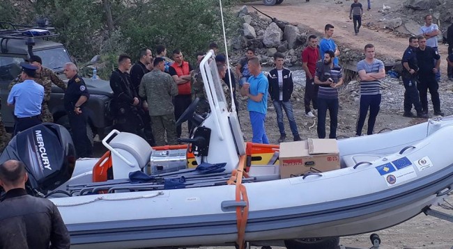 Ky shtet sjell zhytës në Kosovë për të ndihmuar në kërkimet për policët e zhdukur