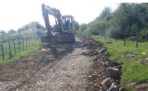 Kanë filluar punimet në ndërtimin dhe asfaltimin e rrugëve të fshatit Sllovi