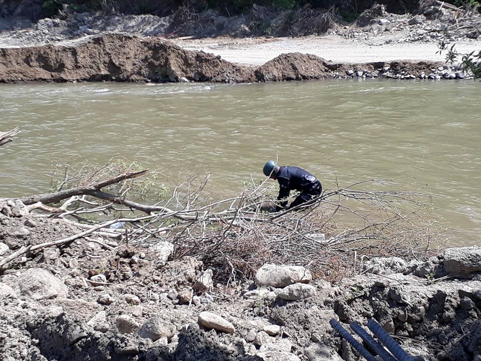 Ja kush e nxori trupin e policit nga lumi (Foto 18+)