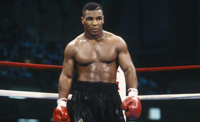 Mike Tyson, legjenda e boksit botëror bën shiqiponjën (FOTO)