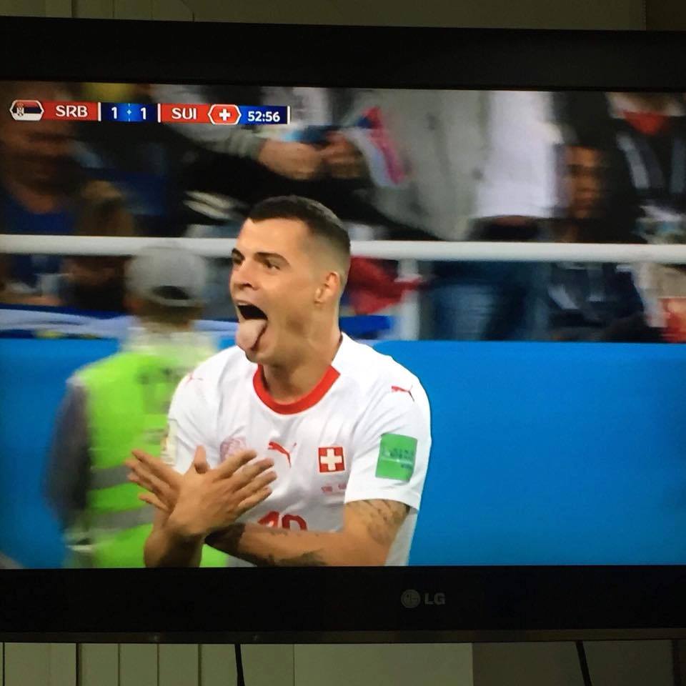 Xhaka “flladitë” serbët, ua bënë SHQIPONJËN para syve (Foto)