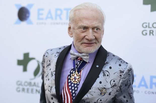 BUZZ ALDRIN PADIT FËMIJËT E VET