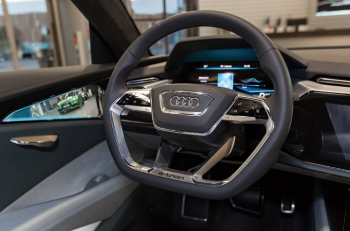 Shikoni se si funksionojnë pasqyrat virtuale te Audi [Video]