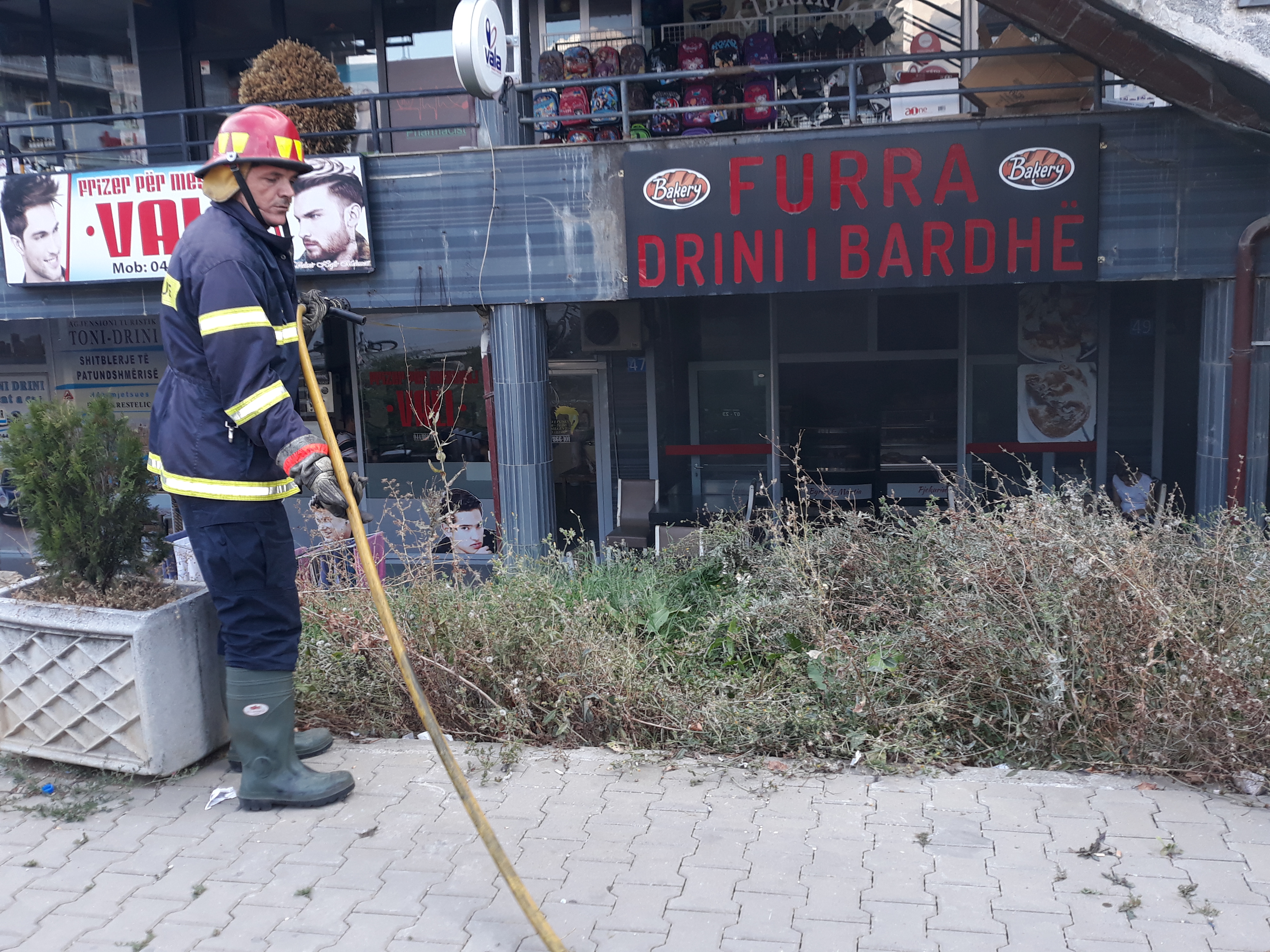 Merr flakë një lokal në Lipjan (Video-Foto)