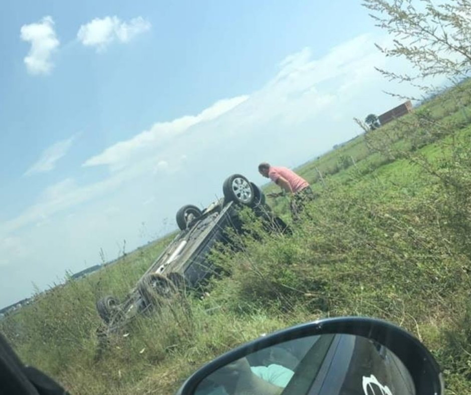 Rrokulliset vetura në afërsi të Kroishtës së Lipjanit (FOTO)