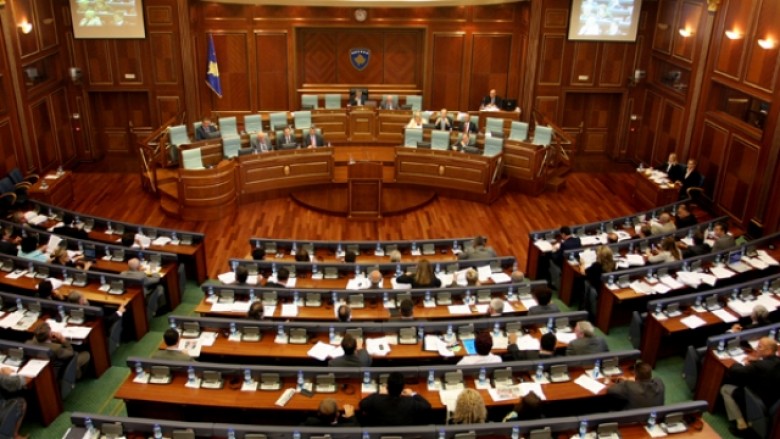 Deputetët të painteresuar për seancën e Kuvendit, as gjysma në sallë