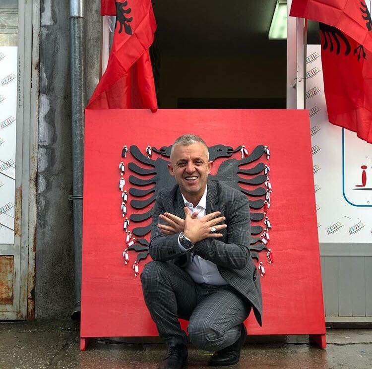 Një shqiponjë e veçantë si e Halil Kastratit (FOTO)