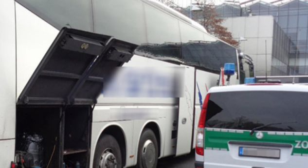 Gjermania bllokon autobusin serb, shikoni çfarë u gjet brenda
