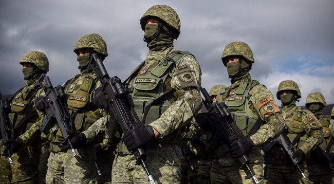 Media serbe: Armët për Ushtrinë e Kosovës tashmë janë nisur nga SHBA-ja