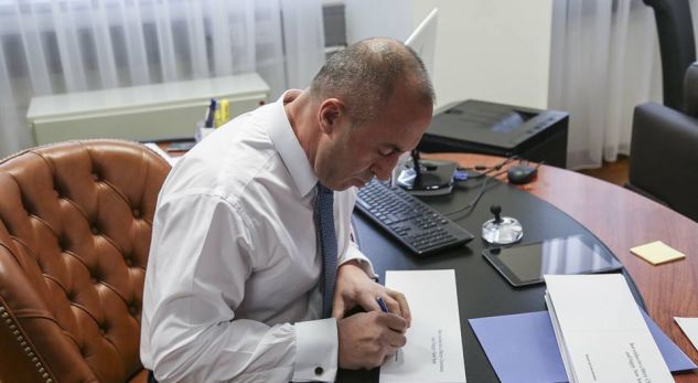 Haradinaj i kthen përgjigje Mogherinit: S’e heqim taksën kundër Serbisë