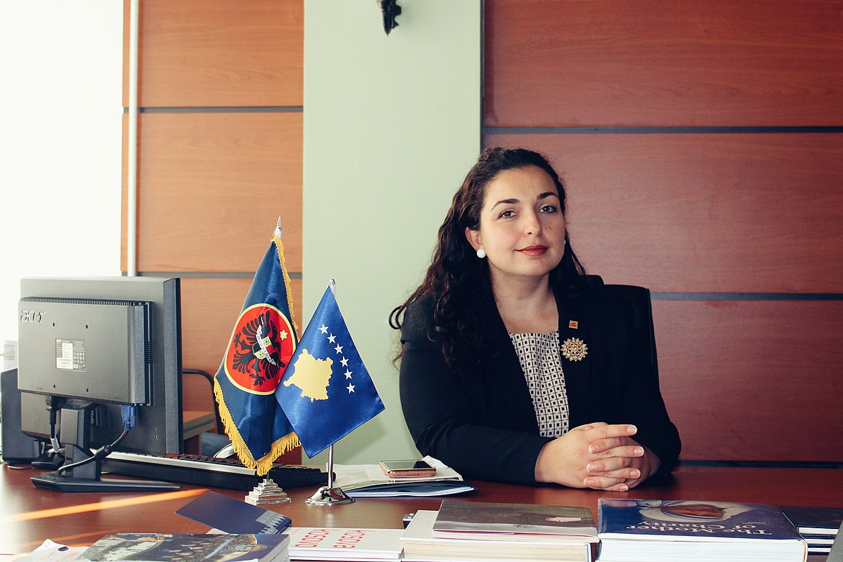 Vjosa kujton ish-presidentin Rugova: Zoti e bekoftë Ushtrinë e Republikës sonë