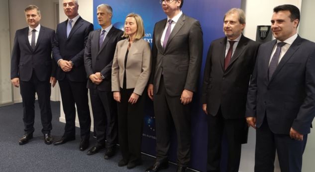 Vuçiqi iu dërgon në Bruksel pite Thaçit e Mogherinit