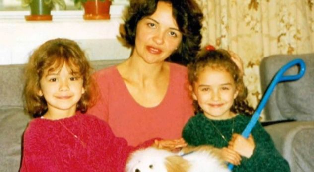 Nëna e Ritës feston ditëlindjen, kështu e urojnë vajzat e saj