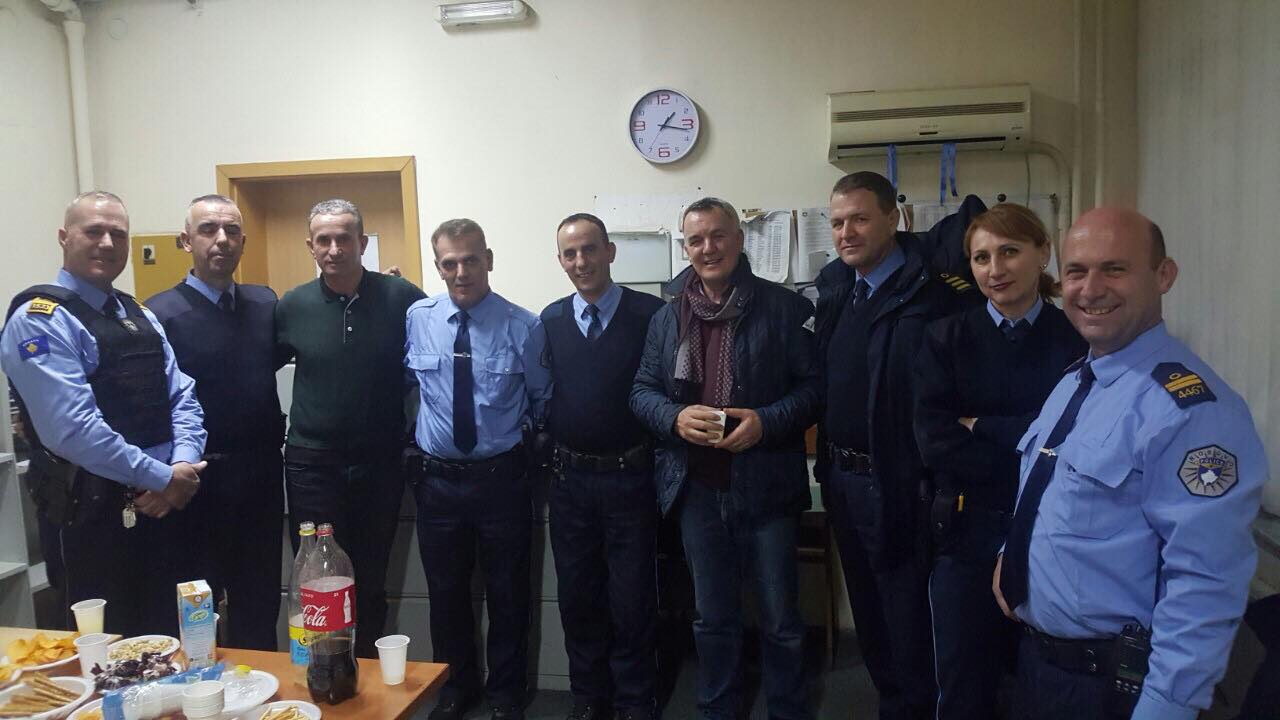 Kryetari Ahmeti e priti Vitin e Ri  me policinë dhe mjekët e Lipjanit