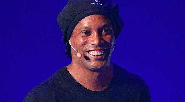 38 vjeçari Ronaldinho realizon super het trik, mos e humbisni