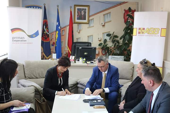 Kryetari Ahmeti nënshkruan marrveshje për  ti ndihmuar 15 familje