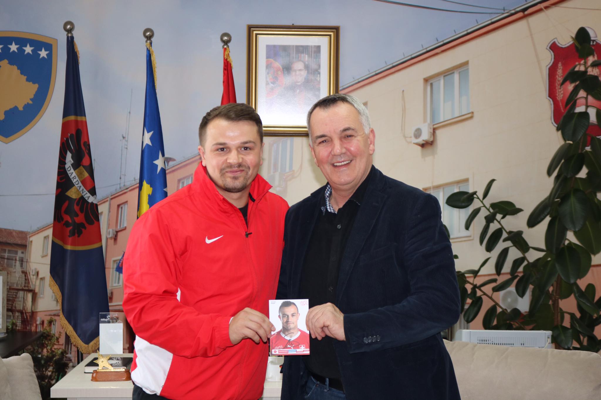 Kryetari Ahmeti vizitohet nga vëllau i yllit kosovar (Foto)