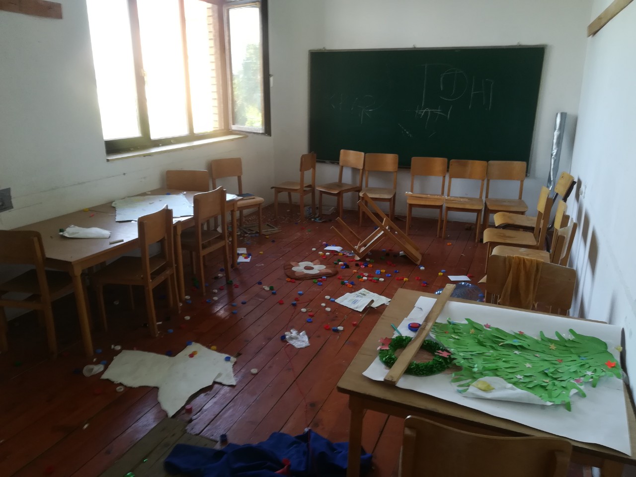 Demolohet objekti shkollor në Lipjan (VIDEO)