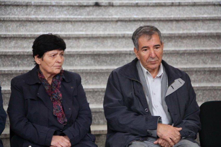 Prindërit e Astrit Deharit në Prokurorinë e Prizrenit në pritje të raportit