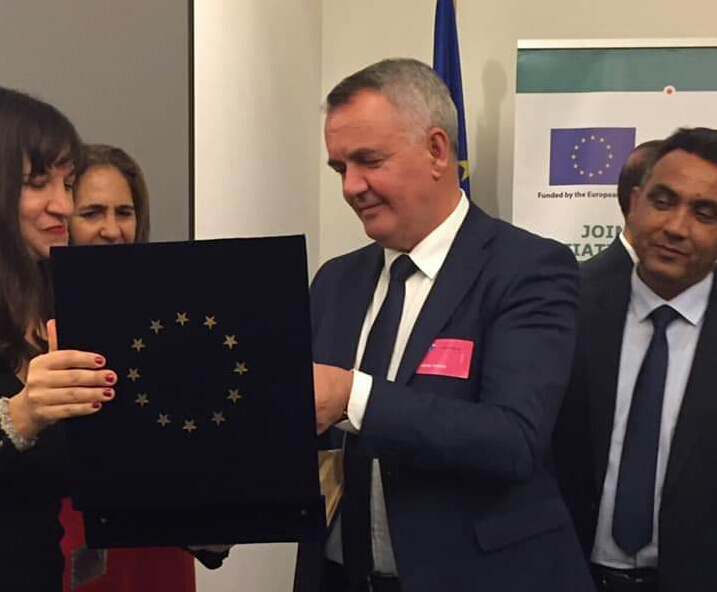 Komisioni Europian i jep Kryetarit Imri Ahmeti çmimin Kryetari më Miqësor