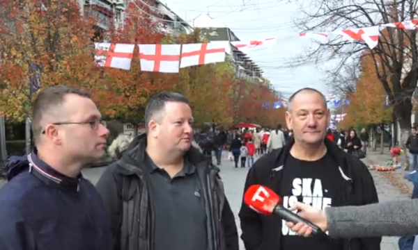 Anglezët, të mahnitur nga mikpritja në Kosovë: “Do të vijmë përsëri, njerëzit janë të dashur – shikoni flamujt”