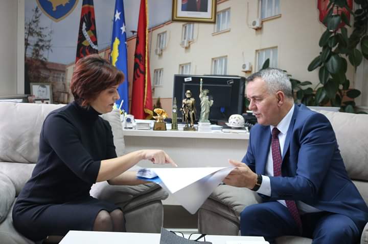 Kryetari Ahmeti takoi përfaqësuesen e ASB-së Dafina Hoxha
