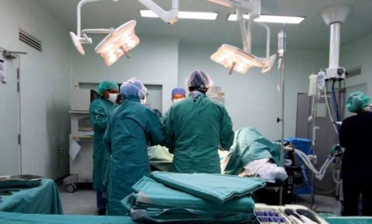 Prokuroria nis hetimet për mjekët që u rrahën dje në sallën e operacionit në QKUK