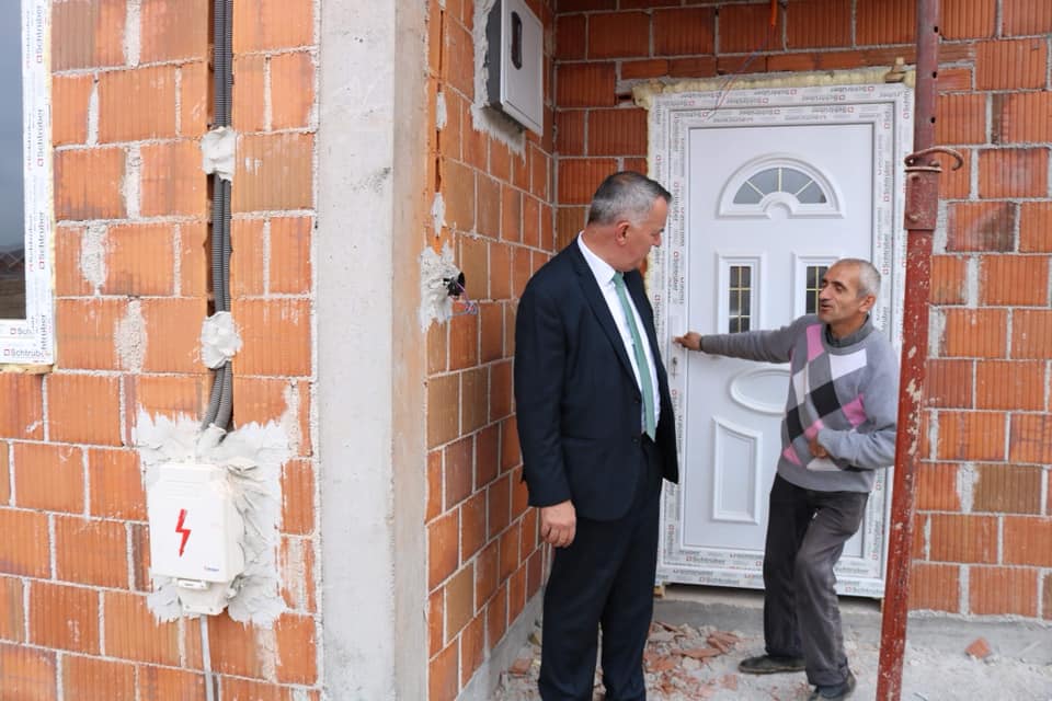 Nesër 10 familjeve nga Lipjani u dorëzohen çelësat e shtëpive të reja