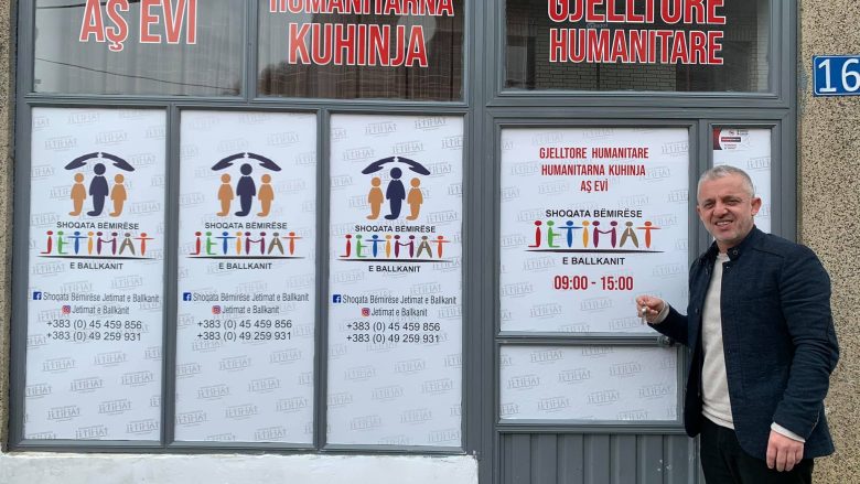 Halil Kastrati hap kuzhinën humanitare në Janjevë