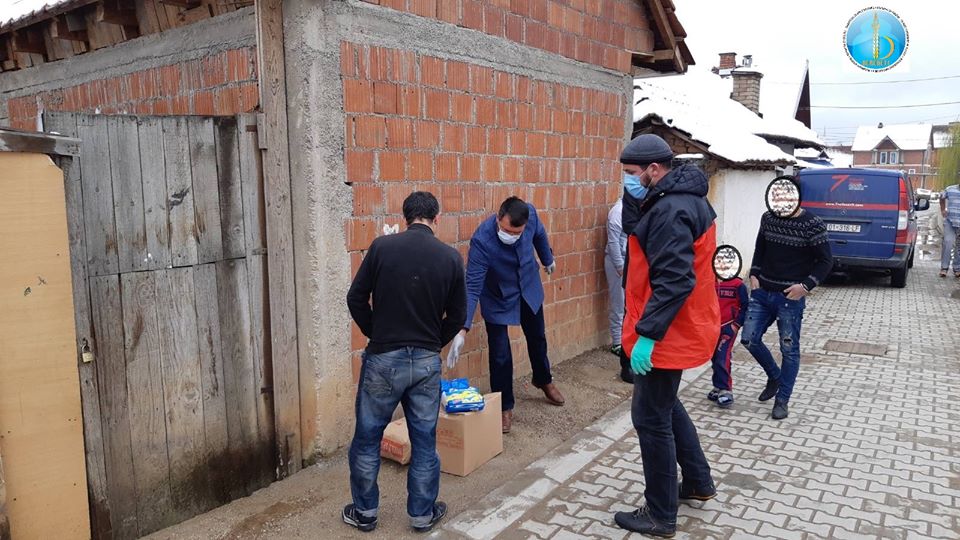 Shoqata “Bereqeti” në Lipjan shpërndau ndihma për nevojtarët (Foto)