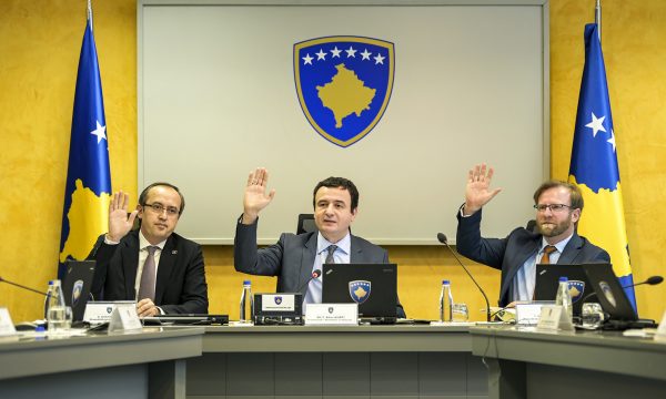 Zyrtare: Qeveria e Kosovës ndërpret mësimin deri më 27 mars (dokument)