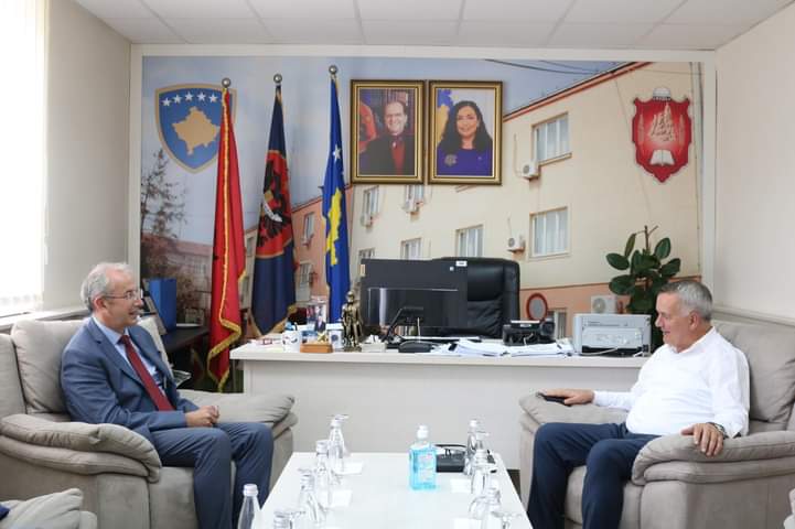 Kryetari Ahmeti priti në takim shefin e misionit të OSBE-së në Kosovë Michael Davenport