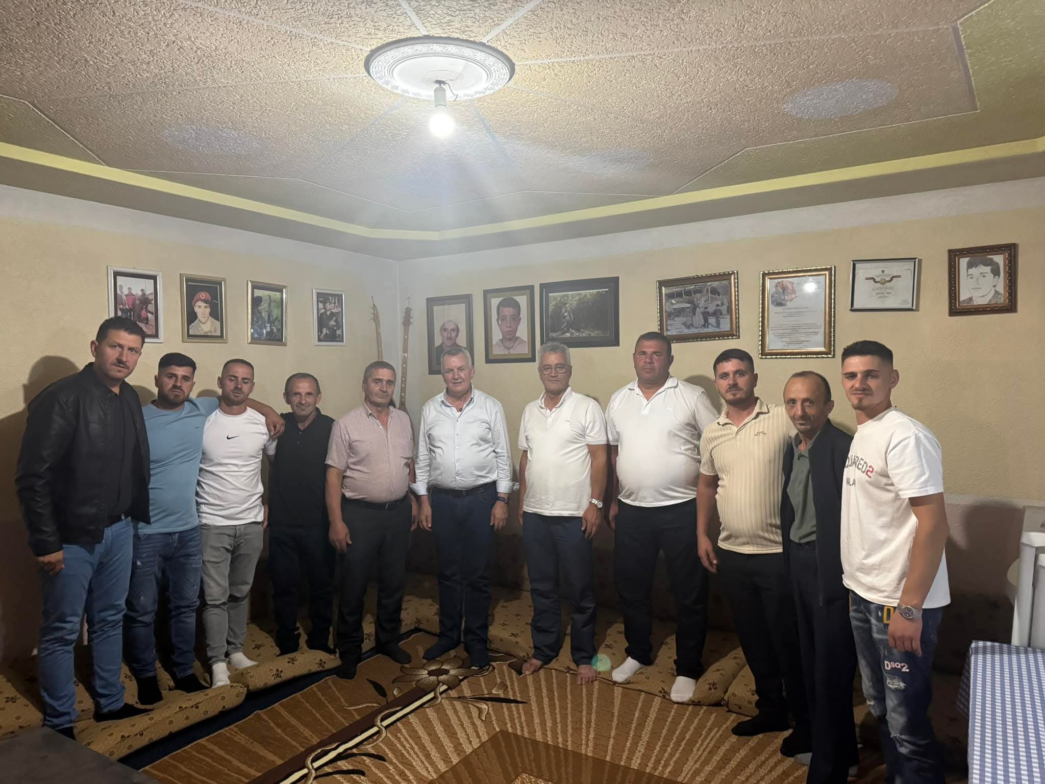 Familja Shala nga Kleçka mikëpret kryetarin Ahmeti