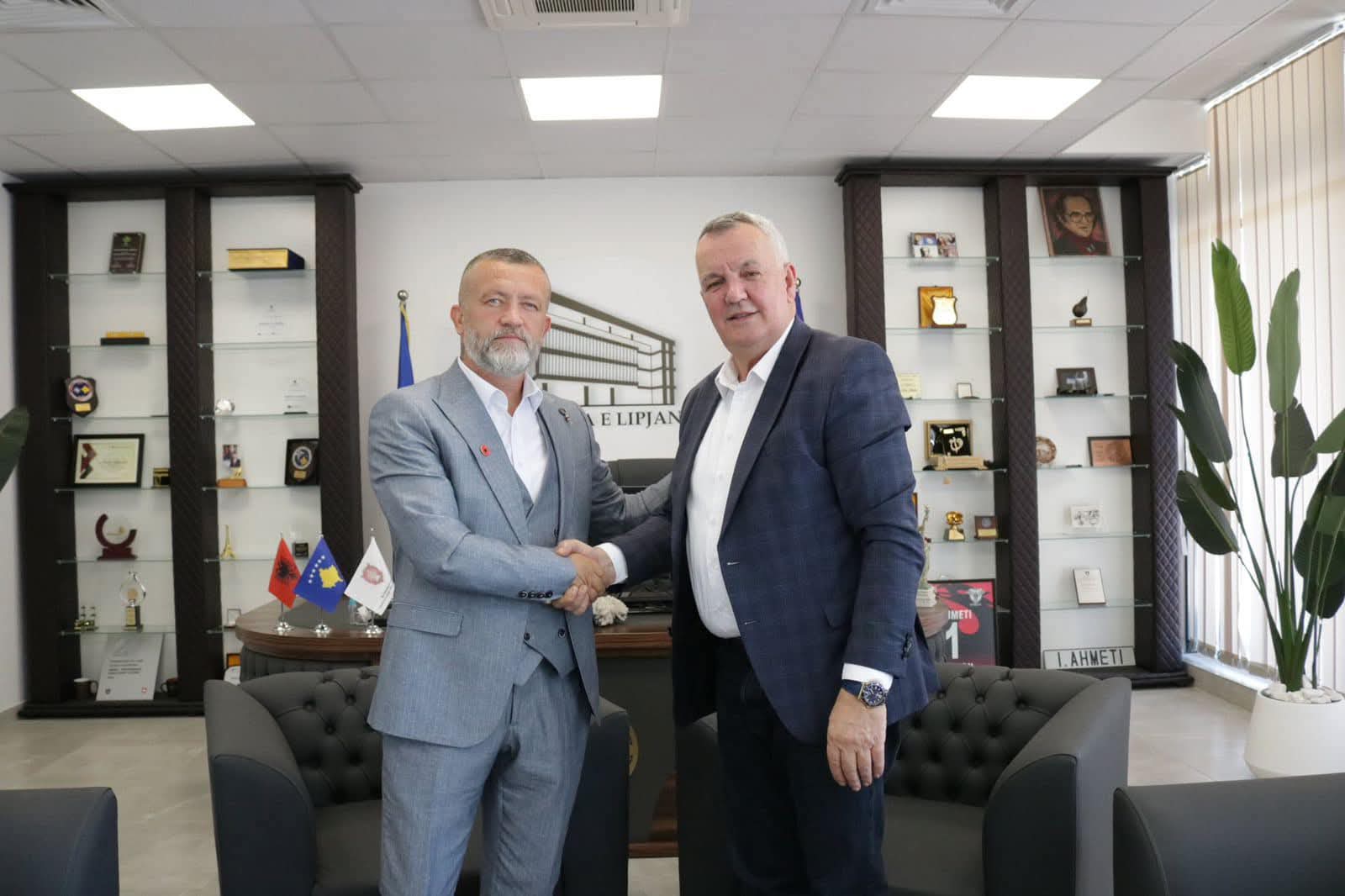 Rritet përkrahja për Ahmetin: Pas shumë ish-ushtarëve, edhe Meçan Zotaj i UÇK-së rreshtohet krah tij